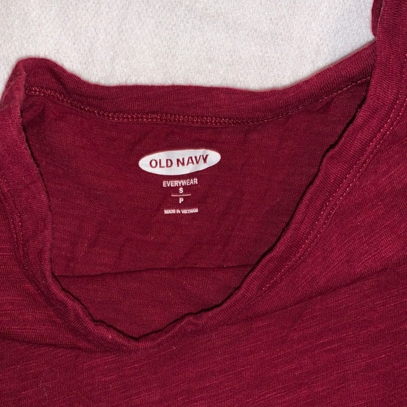 Burgundy red t shirt old navy size small - Picture 2 of 2